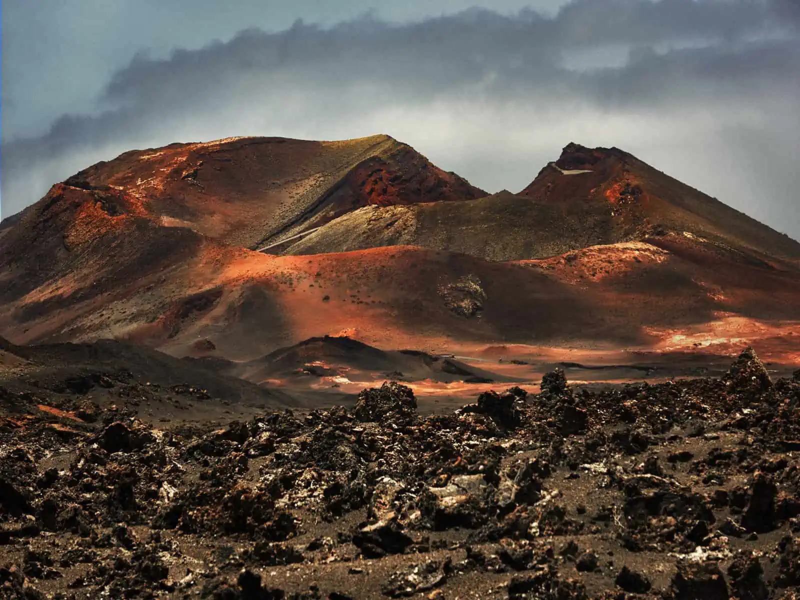Hiking in Lanzarote: Six incredible trails to hike on the island + trail maps 