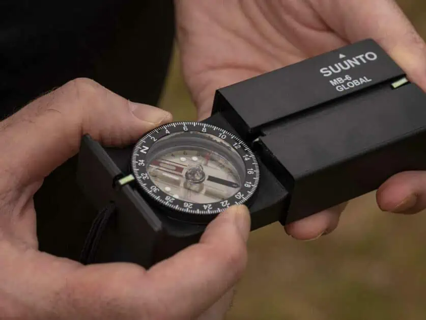Suunto MB-6 hiking compass luminosity