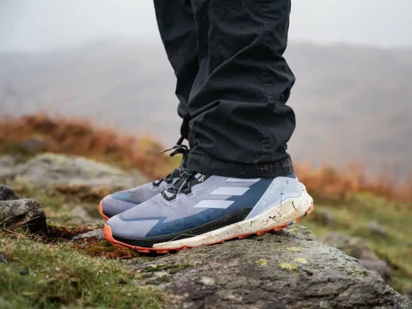 whats the difference between mens and womens hiking shoes